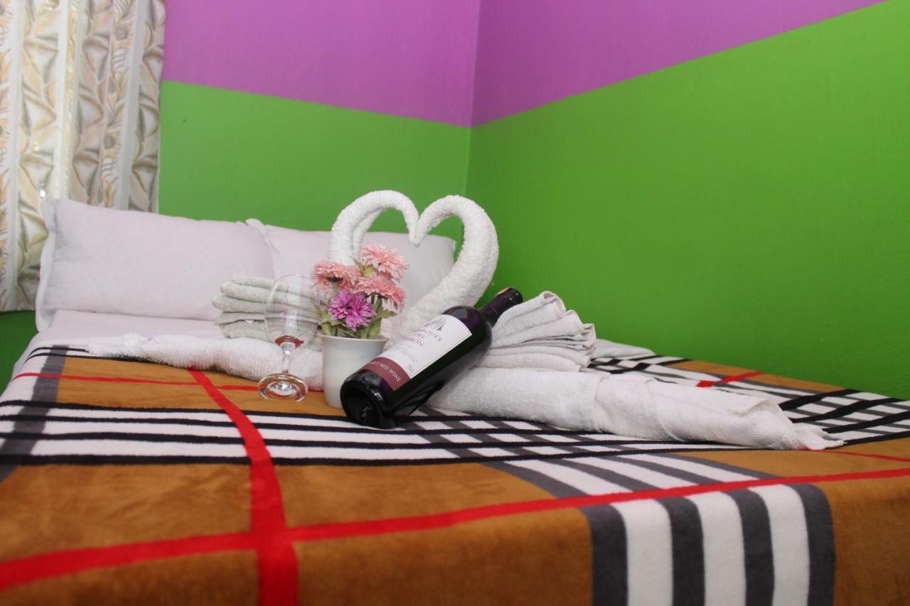 Robins Nest Hotel & Restaurant Deorāli Екстериор снимка